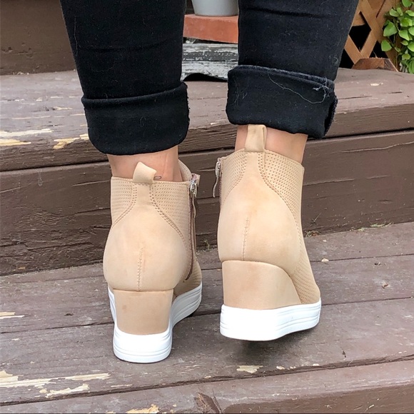 LAST PAIR! New! Wedge Sneakers in Blush and White - Picture 4 of 5